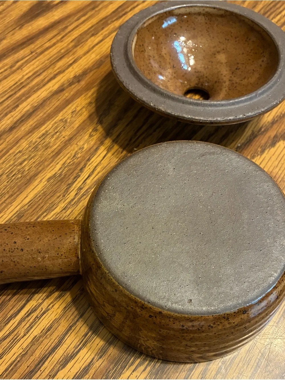 Brown Speckled Stoneware Pottery Onion Soup Bowl w/Vented Lid & Hollow Handle